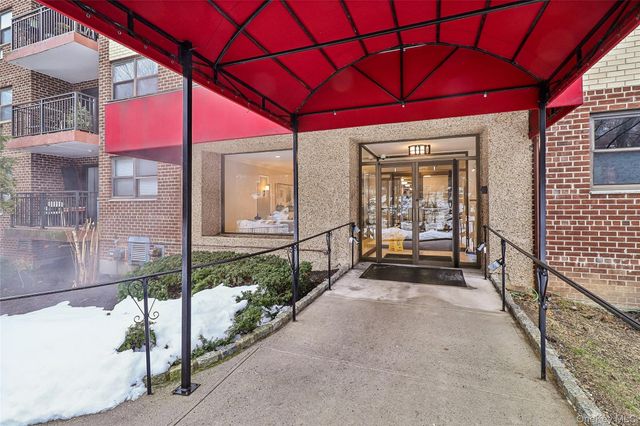 100 Diplomat Drive 7G, Mount Kisco, NY 10549