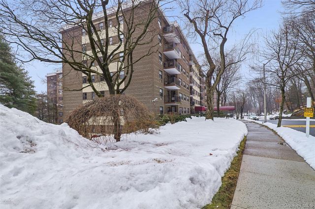 100 Diplomat Drive 7G, Mount Kisco, NY 10549