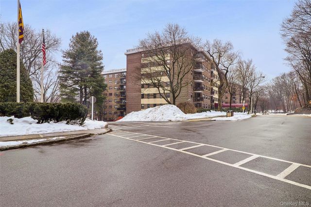 100 Diplomat Drive 7G, Mount Kisco, NY 10549