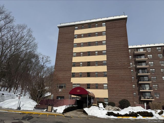 100 Diplomat Drive 7G, Mount Kisco, NY 10549