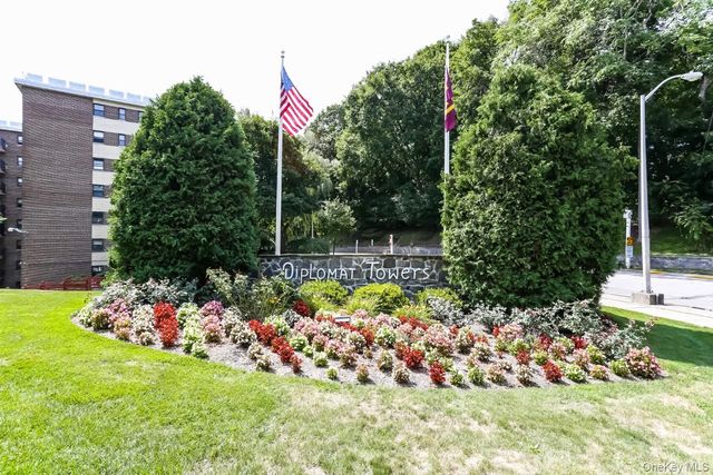 100 Diplomat Drive 7G, Mount Kisco, NY 10549