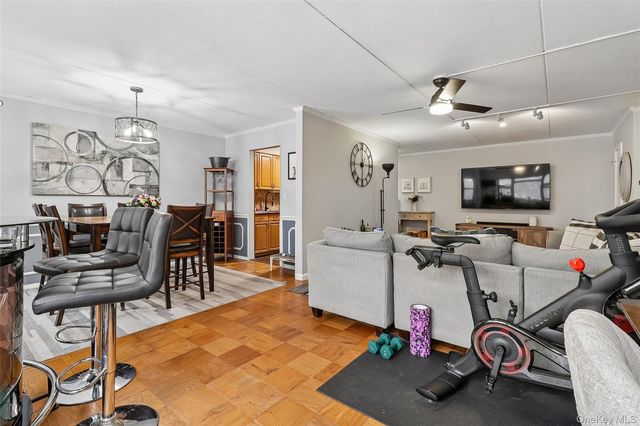 100 Diplomat Drive 7G, Mount Kisco, NY 10549