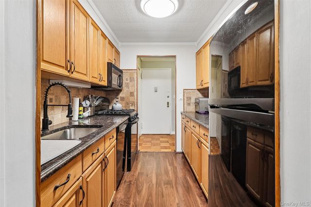 100 Diplomat Drive 7G, Mount Kisco, NY 10549