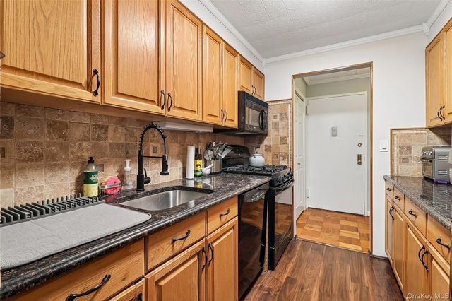 100 Diplomat Drive 7G, Mount Kisco, NY 10549