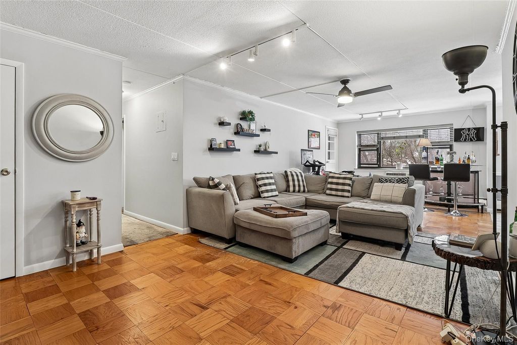 100 Diplomat Drive 7G, Mount Kisco, NY 10549