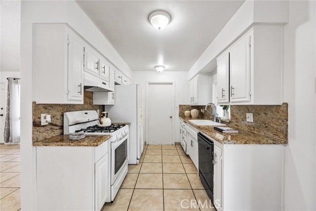 4605 Parkwood Court, Bakersfield, CA 93309