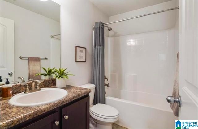 172 GREENWOOD CIRCLE, Calera, AL 35040