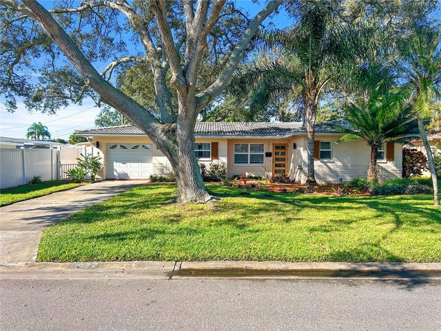 7922 2ND WAY N, St Petersburg, FL 33701