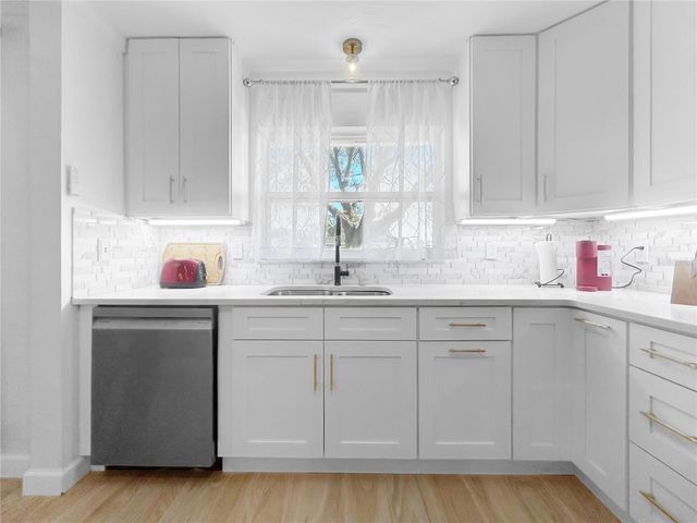 7922 2ND WAY N, St Petersburg, FL 33701