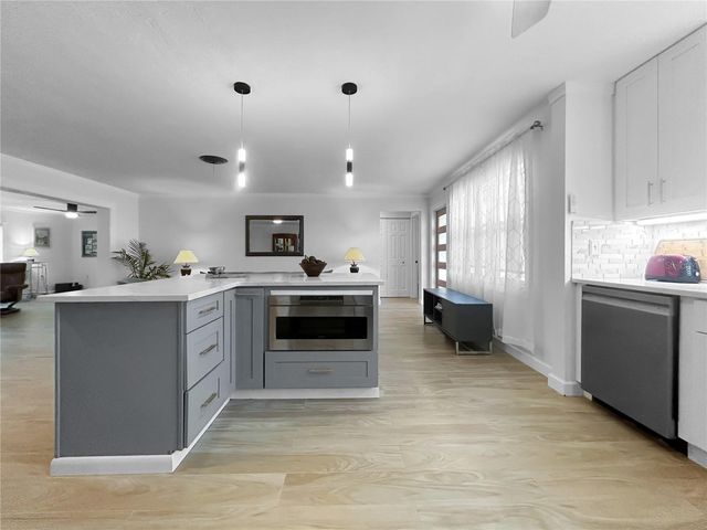 7922 2ND WAY N, St Petersburg, FL 33701