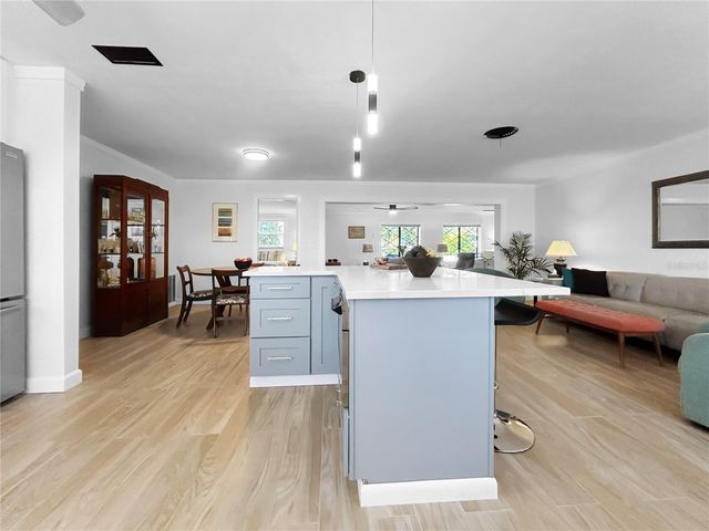 7922 2ND WAY N, St Petersburg, FL 33701