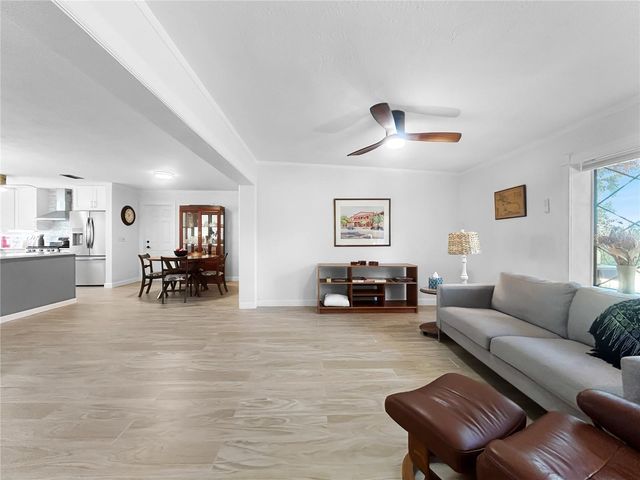 7922 2ND WAY N, St Petersburg, FL 33701