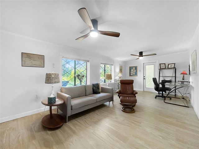 7922 2ND WAY N, St Petersburg, FL 33701