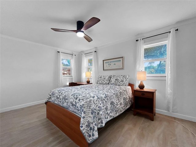 7922 2ND WAY N, St Petersburg, FL 33701