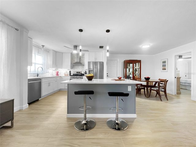 7922 2ND WAY N, St Petersburg, FL 33701