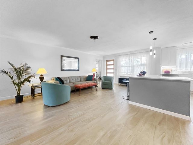 7922 2ND WAY N, St Petersburg, FL 33701