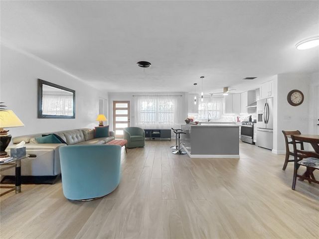 7922 2ND WAY N, St Petersburg, FL 33701