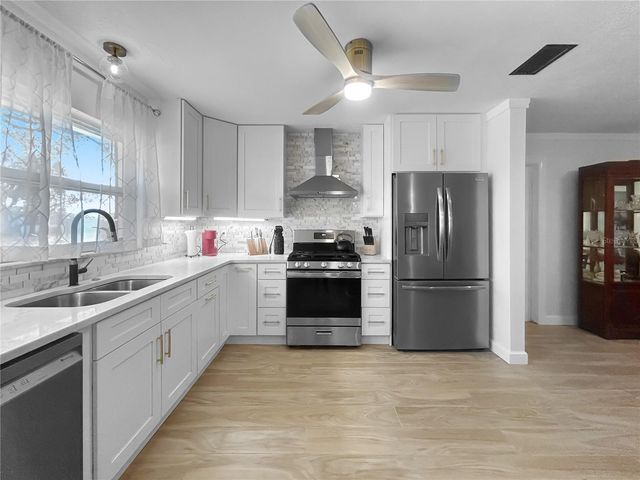 7922 2ND WAY N, St Petersburg, FL 33701