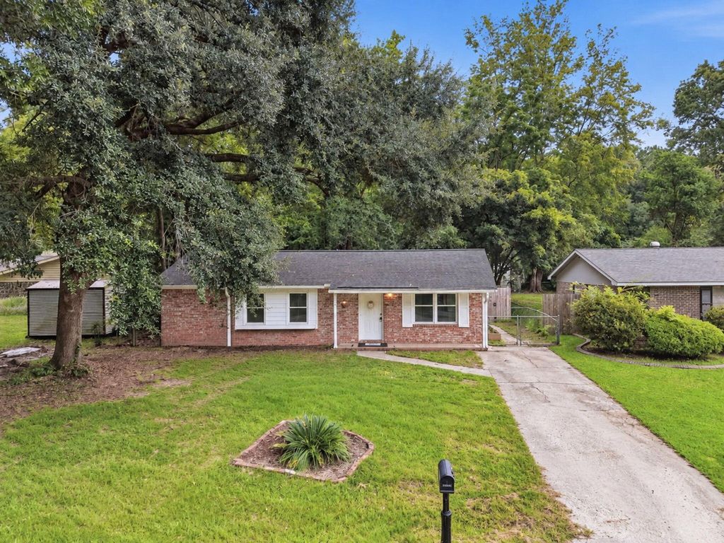 221 Barshay Drive, Summerville, SC 29483