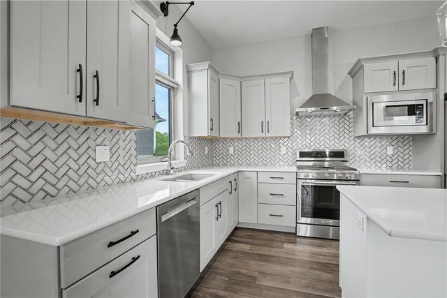 1083 Dubs Drive, Iowa City, IA 52246