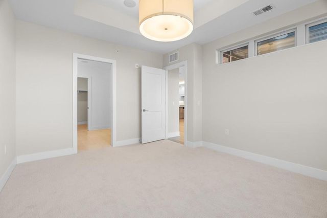 1 Hill Farm Road 307, North Oaks, MN 55127