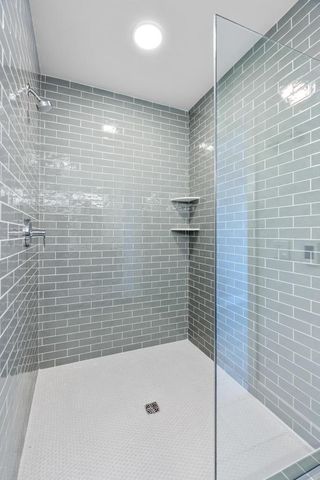 1 Hill Farm Road 307, North Oaks, MN 55127