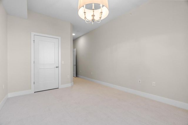 1 Hill Farm Road 307, North Oaks, MN 55127