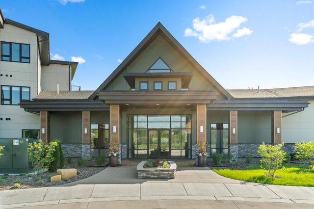1 Hill Farm Road 307, North Oaks, MN 55127