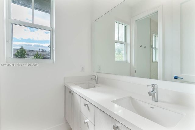 3406 Ponce De Leon Boulevard, Coral Gables, FL 33134