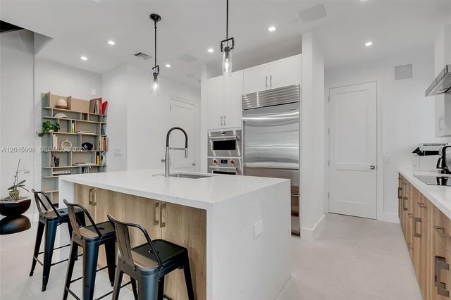 3406 Ponce De Leon Boulevard, Coral Gables, FL 33134