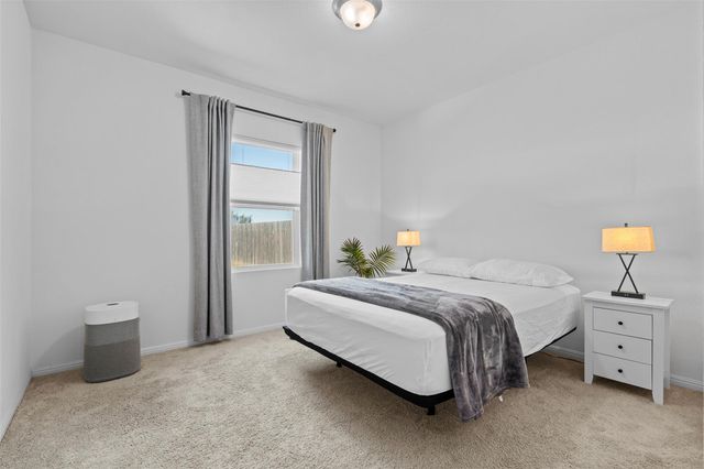 305 Redfish LN, Hutto, TX 78634