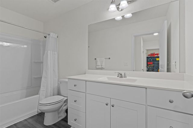 305 Redfish LN, Hutto, TX 78634