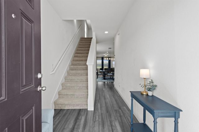 305 Redfish LN, Hutto, TX 78634