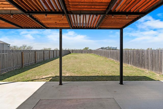 305 Redfish LN, Hutto, TX 78634