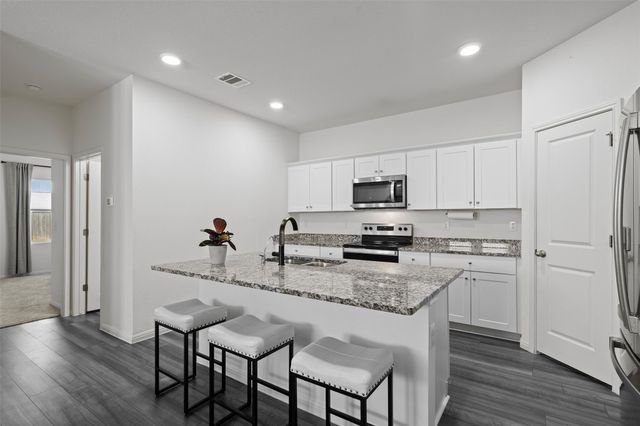 305 Redfish LN, Hutto, TX 78634