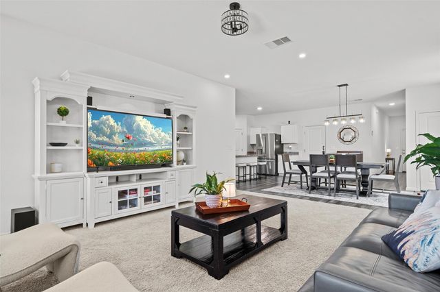 305 Redfish LN, Hutto, TX 78634