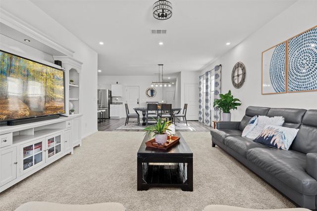 305 Redfish LN, Hutto, TX 78634