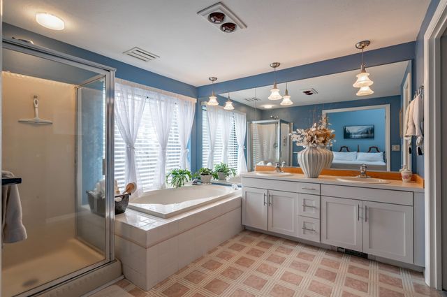 11 Pondview Drive, Merrimack, NH 03054