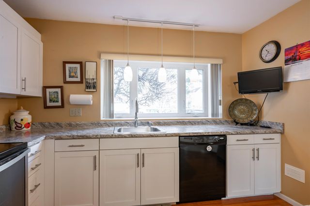 11 Pondview Drive, Merrimack, NH 03054