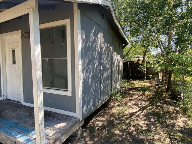 1729 Sherman St, Corpus Christi, TX 78416