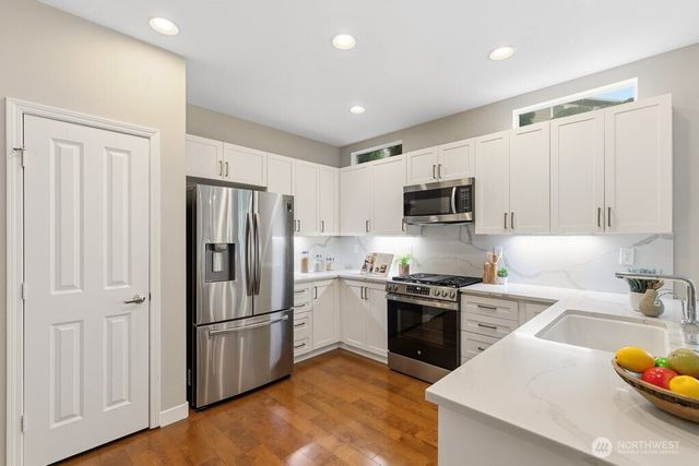 23977 SE 10th Street, Sammamish, WA 98075