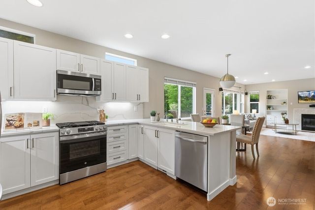 23977 SE 10th Street, Sammamish, WA 98075