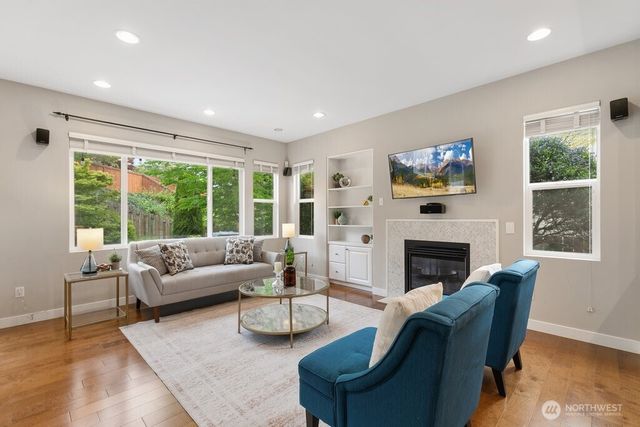 23977 SE 10th Street, Sammamish, WA 98075