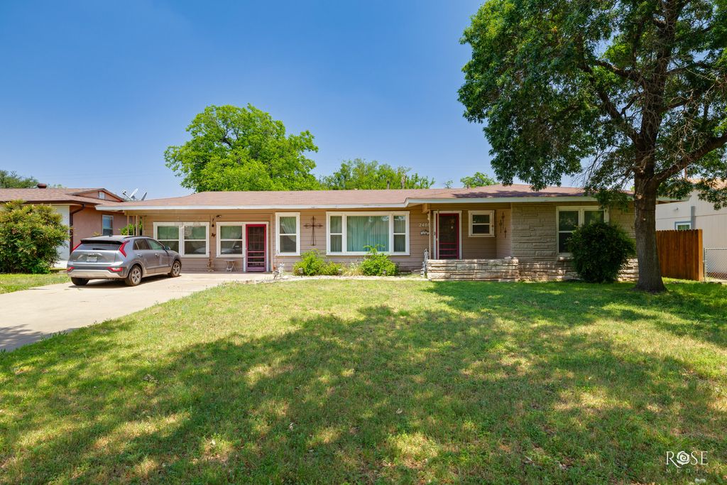 Image 1 of property listing at 2408 W Avenue L, San Angelo, TX 76901