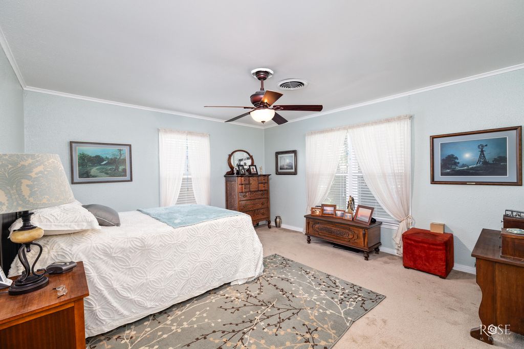 Image 15 of property listing at 2408 W Avenue L, San Angelo, TX 76901