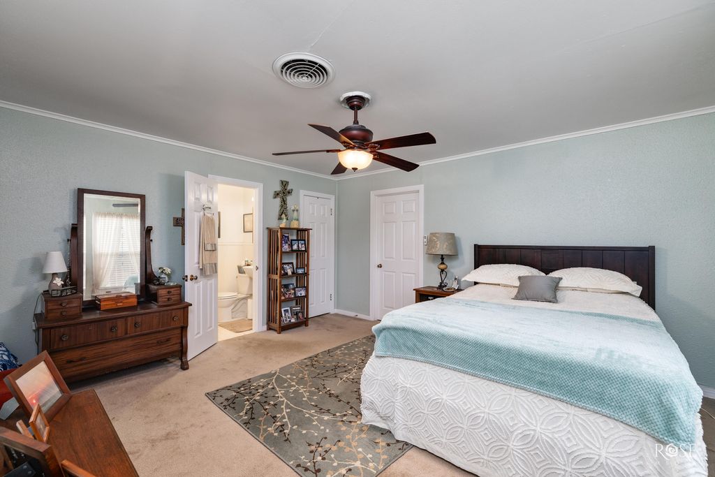 Image 16 of property listing at 2408 W Avenue L, San Angelo, TX 76901