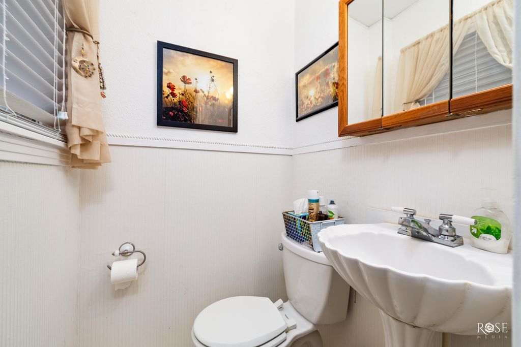 Image 17 of property listing at 2408 W Avenue L, San Angelo, TX 76901