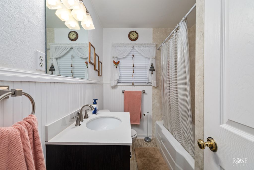 Image 19 of property listing at 2408 W Avenue L, San Angelo, TX 76901
