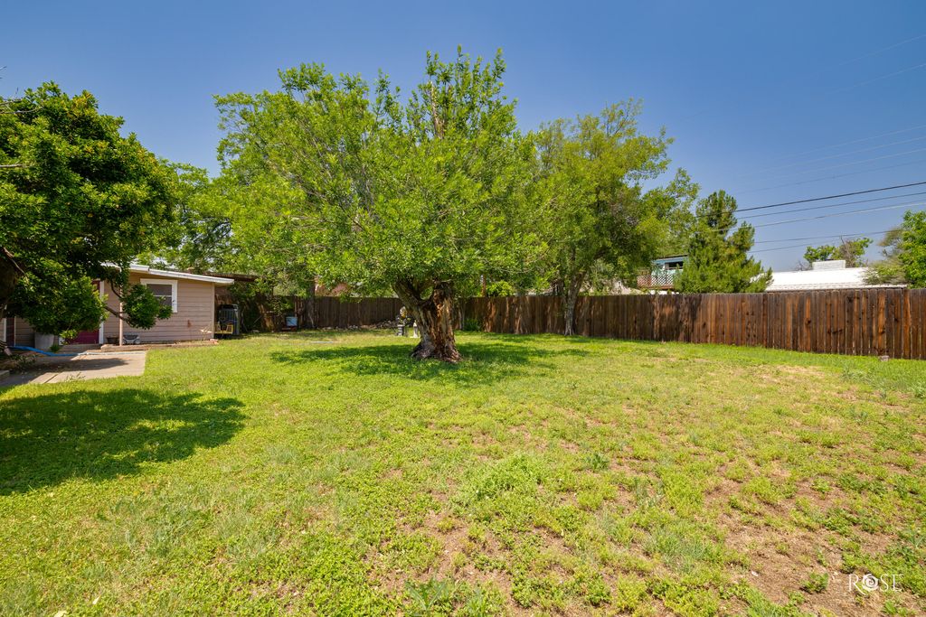 Image 21 of property listing at 2408 W Avenue L, San Angelo, TX 76901