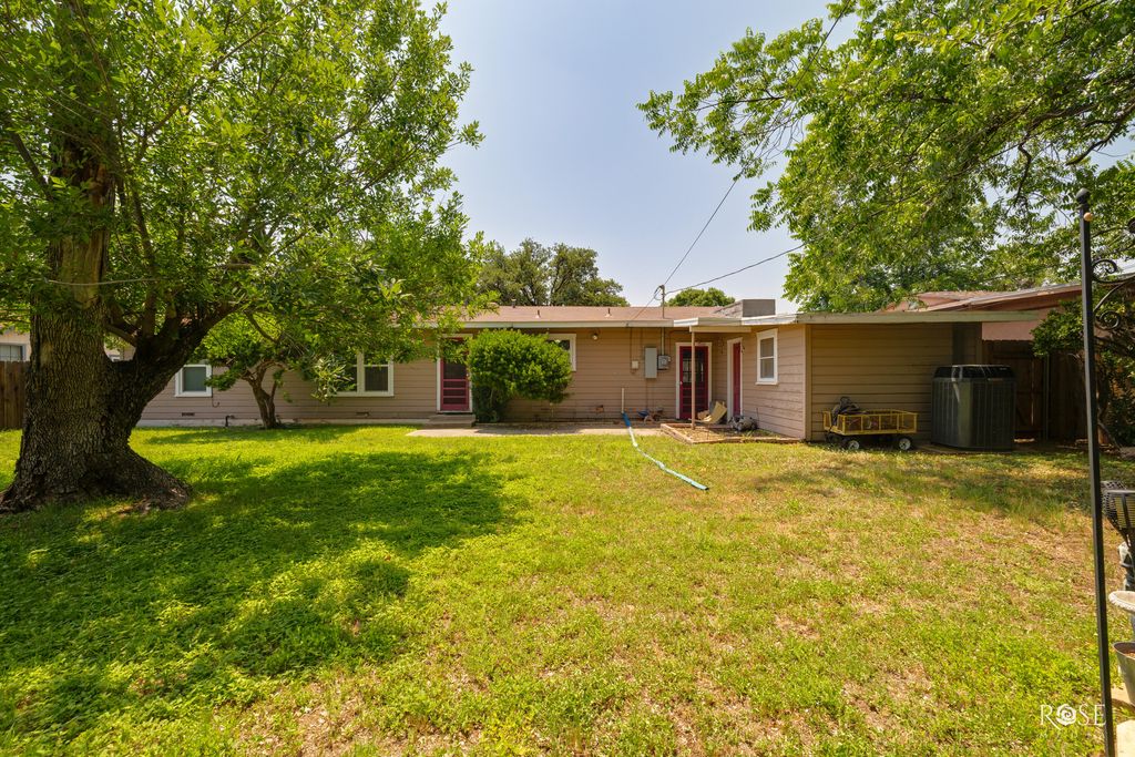 Image 23 of property listing at 2408 W Avenue L, San Angelo, TX 76901